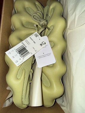 adidas Yeezy 450  NEW IN BOX